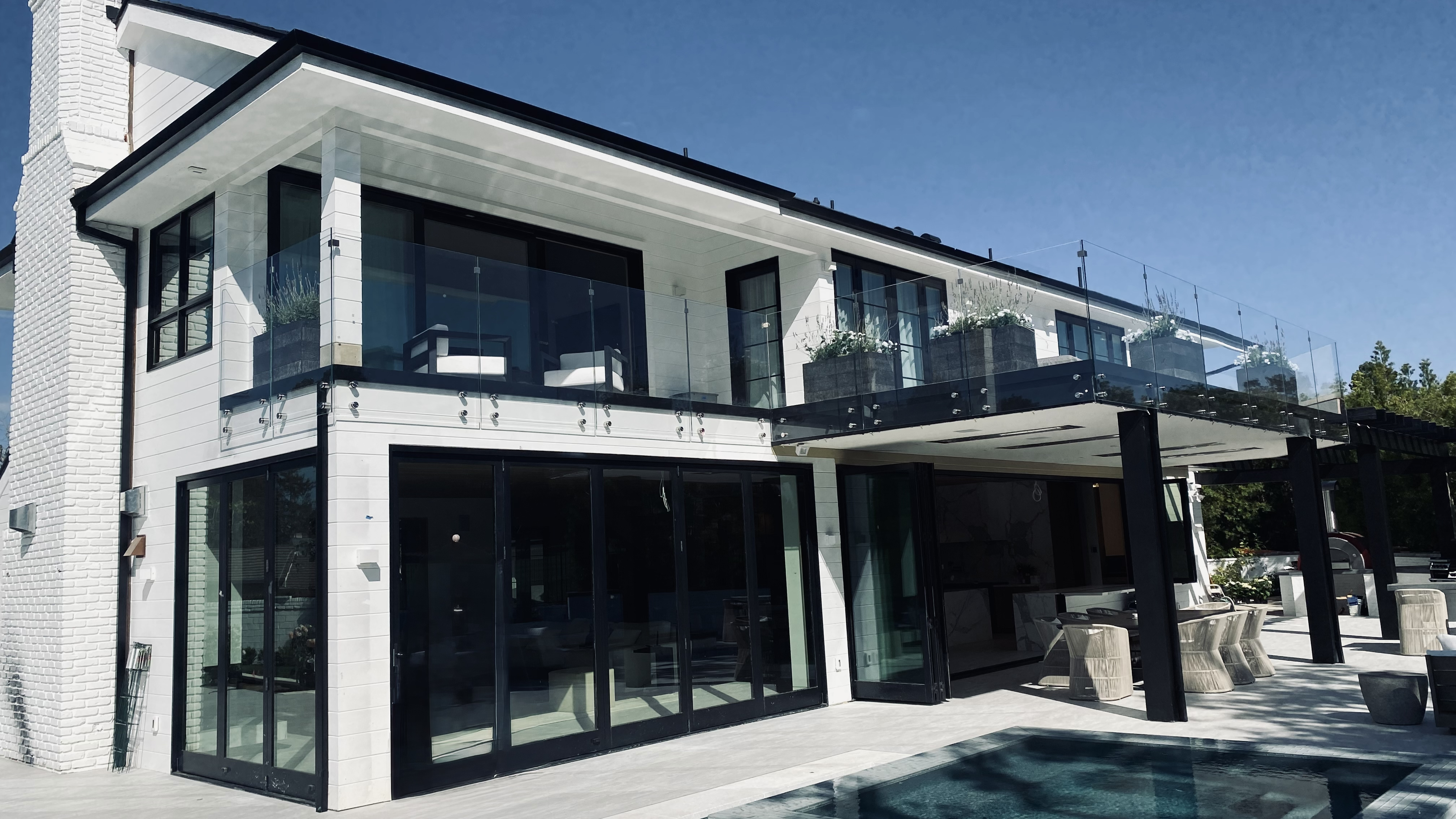 Custom balcony glass railing